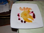 Ananas-Mango-Salat mit Erdnusskrokant - Rezept