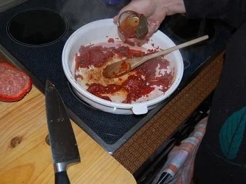 gefüllte Paprika mit Käse überbacken, Tomatensauce und Maccaroni - Rezept - Bild Nr. 5