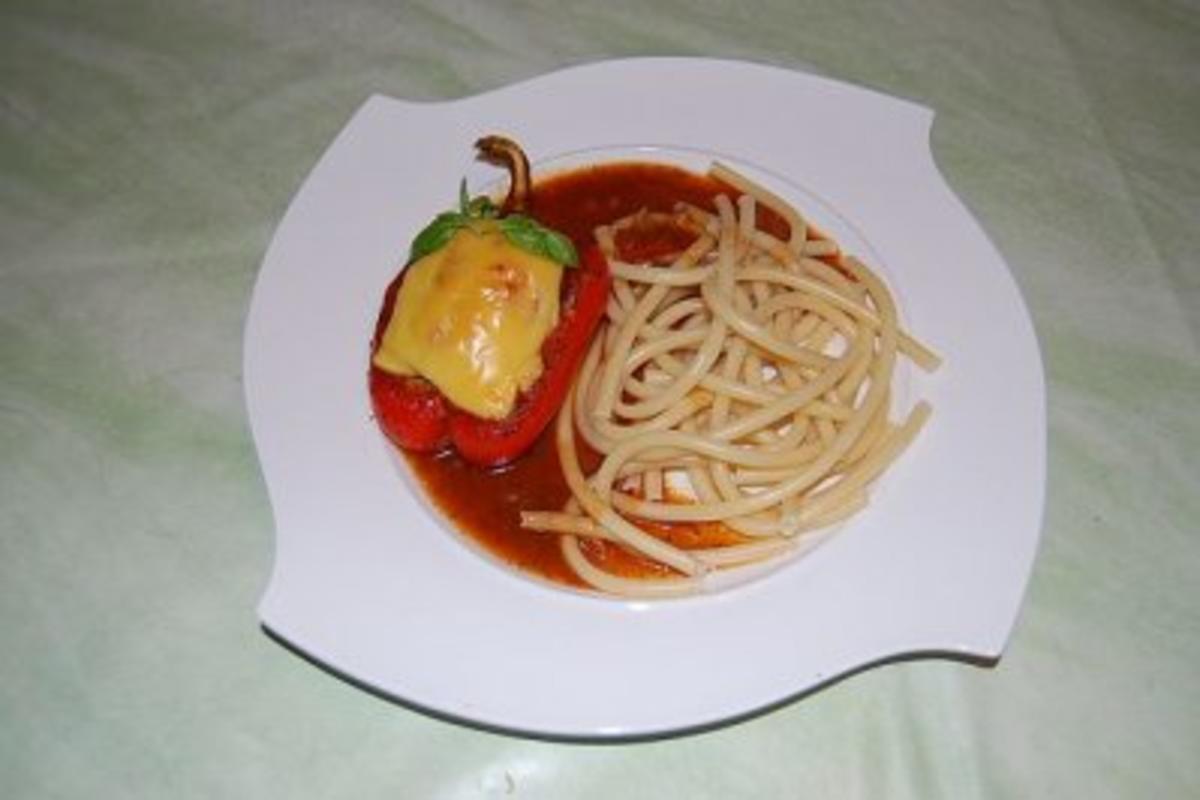 gefüllte Paprika mit Käse überbacken, Tomatensauce und Maccaroni - Rezept - Bild Nr. 9