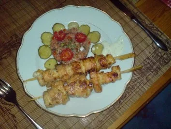 Lachstatar und Garnelenspieße mit Lachs - Rezept