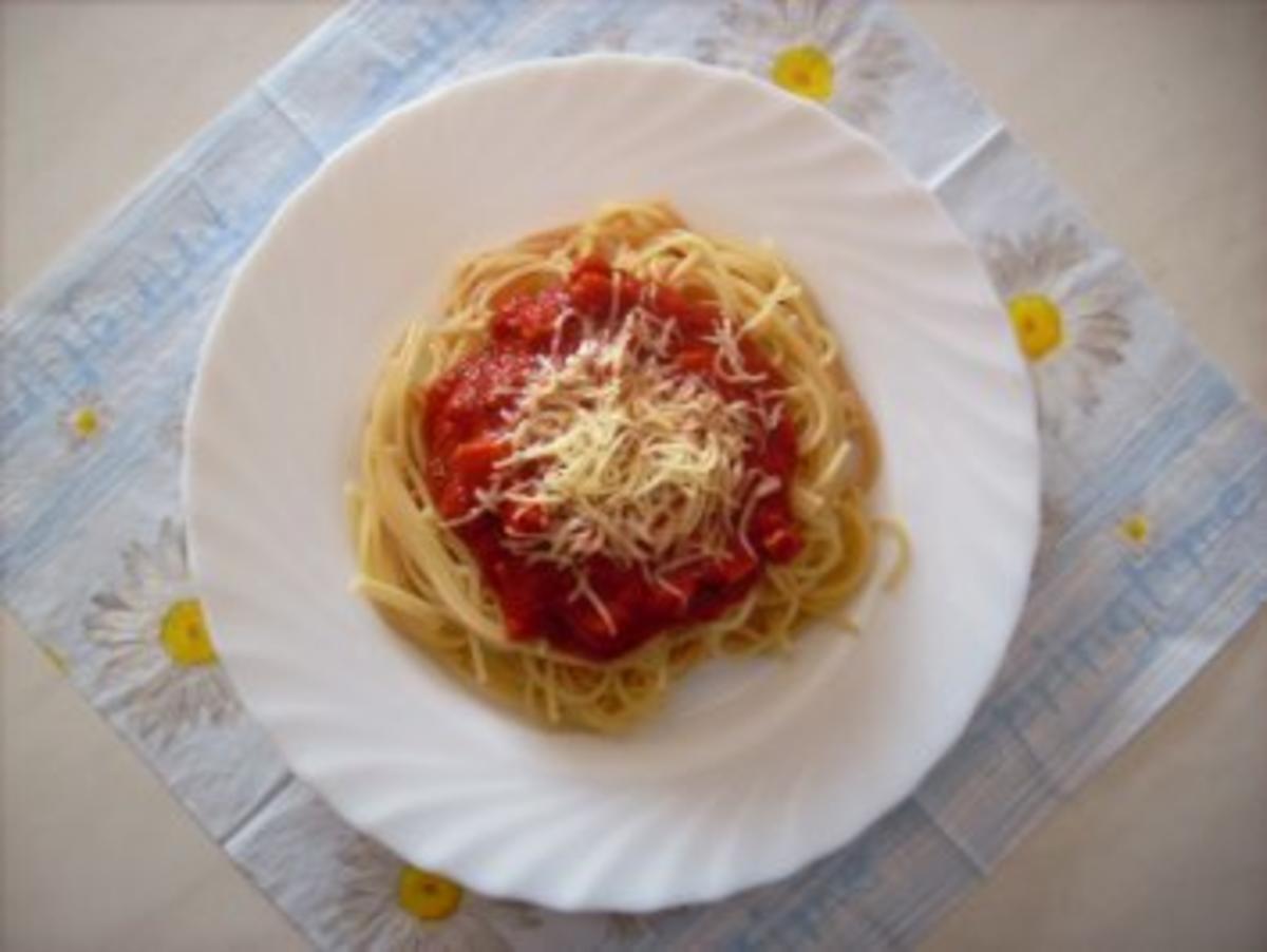 Spagetti mit Tomatensoße - Rezept mit Bild - kochbar.de