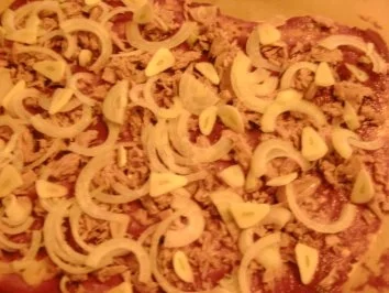 Rezept: Thunfisch-Pizza Bild Nr. 3 Thunfisch-Pizza - Rezept - Bild Nr. 3