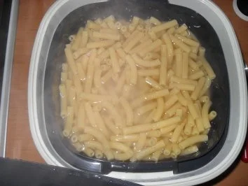 Rezept: Makkaroni mit Tomatensoße Bild Nr. 3 Makkaroni mit Tomatensoße - Rezept - Bild Nr. 3