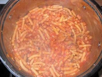 Rezept: Makkaroni mit Tomatensoße Bild Nr. 5 Makkaroni mit Tomatensoße - Rezept - Bild Nr. 5