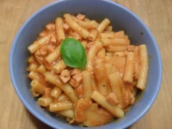 Rezept: Makkaroni mit Tomatensoße Makkaroni mit Tomatensoße - Rezept