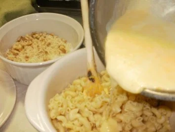 Makaroni und Kaese - ein klassikes Amerikanisches Familien essen - fuer die Kinder ist das #1 - Rezept - Bild Nr. 3