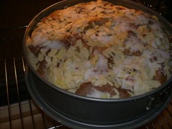 Rezept: Rührteig: BRATAPFEL-TORTE ... schmeckt zu jeder Jahreszeit Bild Nr. 7 Rührteig: BRATAPFEL-TORTE ... schmeckt zu jeder Jahreszeit - Rezept - Bild Nr. 7