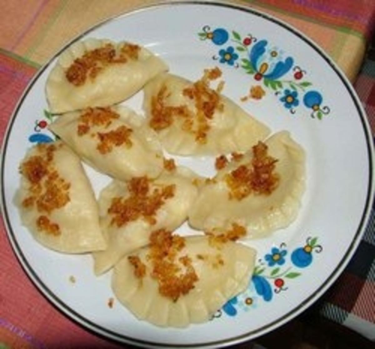Bilder für Piroggen mit Käse-Kartoffelfüllung - Rezept
