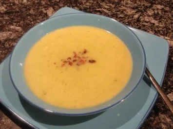 Zucchettisuppe mit Schinkenwürfeli - Rezept