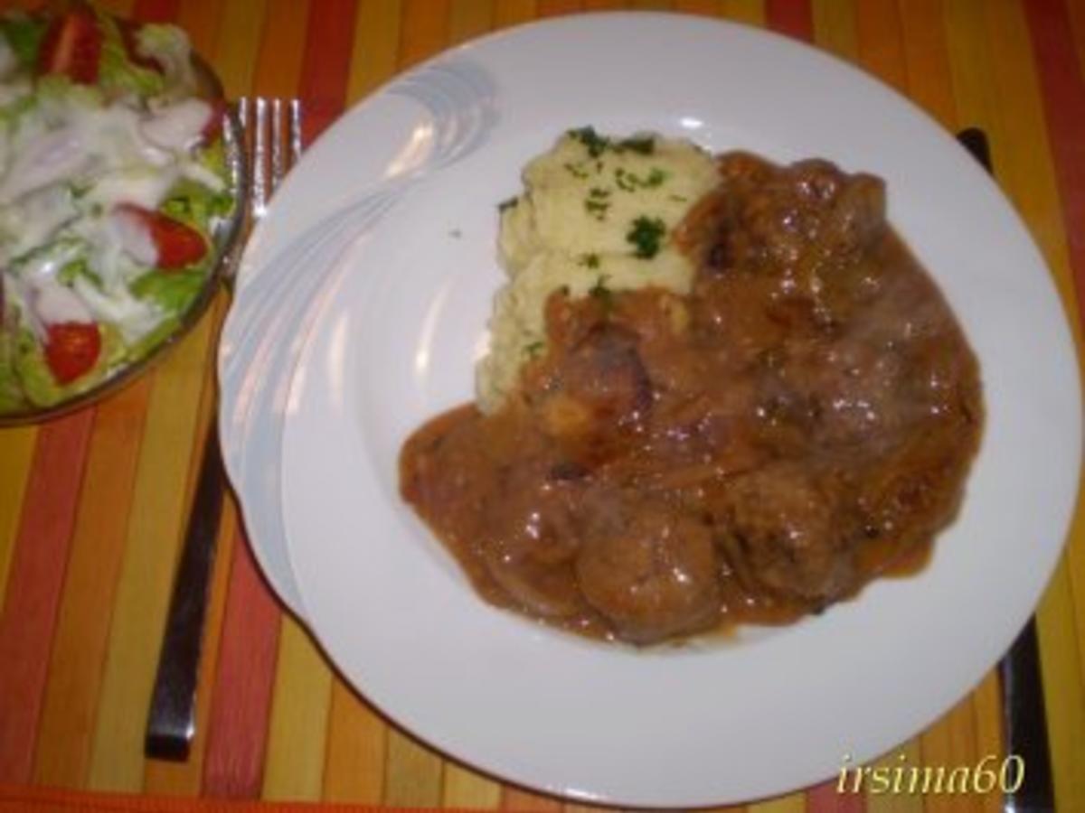 Hackbällchen mit Zwiebelsoße - einfach - 47 kcal/100g Hackbällchen mit Zwiebelsoße - einfach - 47 kcal/100g