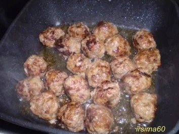 Rezept: Hackbällchen mit Zwiebelsoße Bild Nr. 4 Hackbällchen mit Zwiebelsoße - Rezept - Bild Nr. 4