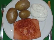 Pellkartoffeln mit Kräuterquark und Leberkäse - Rezept