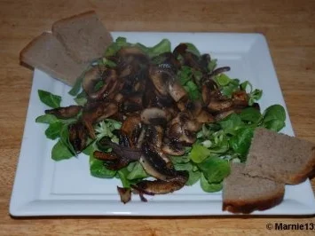 Rezept: Gebratene Champignons auf Feldsalat Gebratene Champignons auf Feldsalat - Rezept