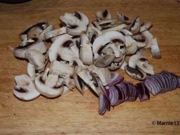 Rezept: Gebratene Champignons auf Feldsalat Bild Nr. 3 Gebratene Champignons auf Feldsalat - Rezept - Bild Nr. 3