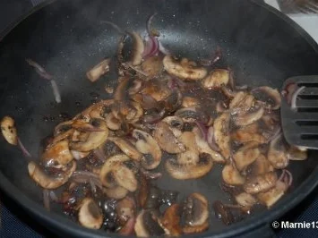 Rezept: Gebratene Champignons auf Feldsalat Bild Nr. 4 Gebratene Champignons auf Feldsalat - Rezept - Bild Nr. 4