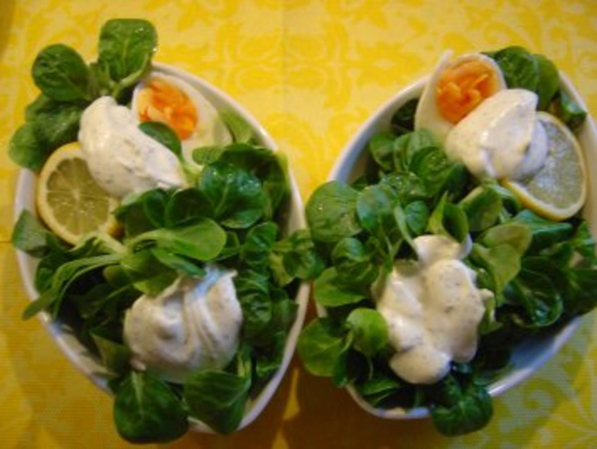 Bilder für Feldsalat mit Dill-Sahnedressing und Ei - Rezept