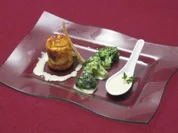 Ricotta-Türmchen mit Brokkoliröschen an feinem Weißweinsößchen - Rezept