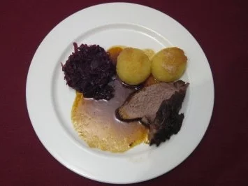 Ludwigsburger Landschwein mit Klößen und Rotkohl - Rezept