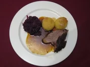 Ludwigsburger Landschwein mit Klößen und Rotkohl - Rezept