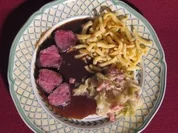 Rehrücken mit Maronenkruste, Spitzkohl und Spätzle - Rezept