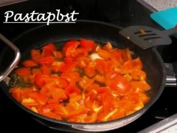 Lachsravioli mit Paprikaschaum - Rezept - Bild Nr. 6