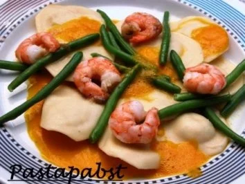 Lachsravioli mit Paprikaschaum - Rezept