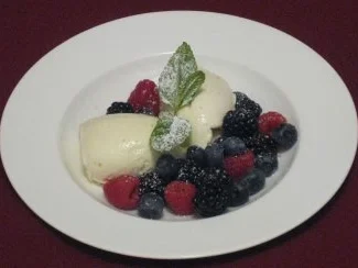 Rezept: Mascarponecreme mit Beeren Mascarponecreme mit Beeren - Rezept