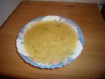 Kräutersuppe mit Fadennudeln - Rezept