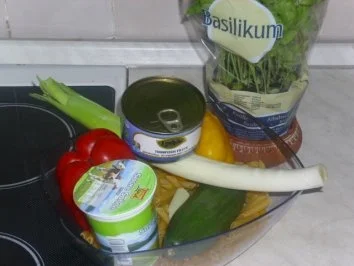 Rezept: Bunter Nudelsalat mit Thunfisch Bild Nr. 2 Bunter Nudelsalat mit Thunfisch - Rezept - Bild Nr. 2