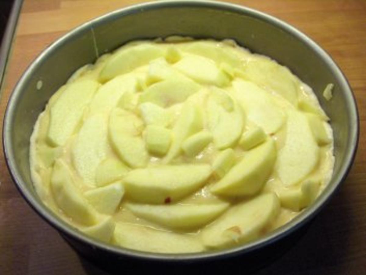 Apfelkuchen mit Eierlikörcreme - einfach - 202 kcal/100g