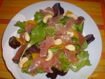 Rezept: Bunter Blattsalat mit Pfirsichen und Schinken Bunter Blattsalat mit Pfirsichen und Schinken - Rezept