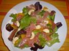 Bunter Blattsalat mit Pfirsichen und Schinken - Rezept