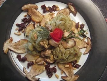 Frische Steinpilze an Olivenpasta - Rezept