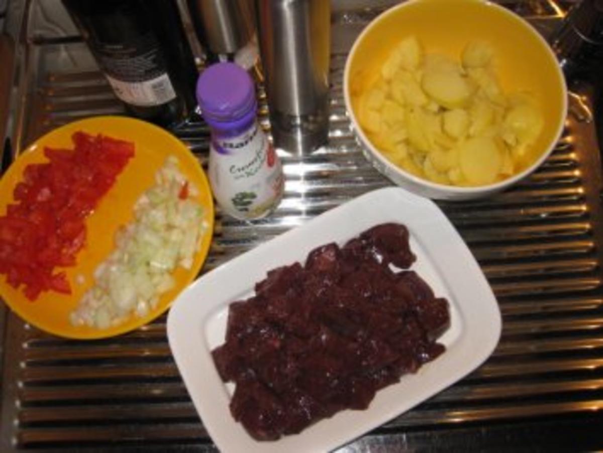 Lebergeschnetzeltes mit Bratkartoffeln und Salat - Rezept - Bild Nr. 2