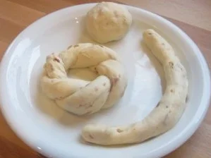 Rezept: Röstzwiebel-Schinkenkränze Bild Nr. 2 Röstzwiebel-Schinkenkränze - Rezept - Bild Nr. 2