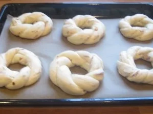 Rezept: Röstzwiebel-Schinkenkränze Bild Nr. 3 Röstzwiebel-Schinkenkränze - Rezept - Bild Nr. 3