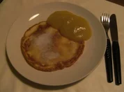 DESSERT - Eierkuchen mit Zucker und Apfelmus - Rezept