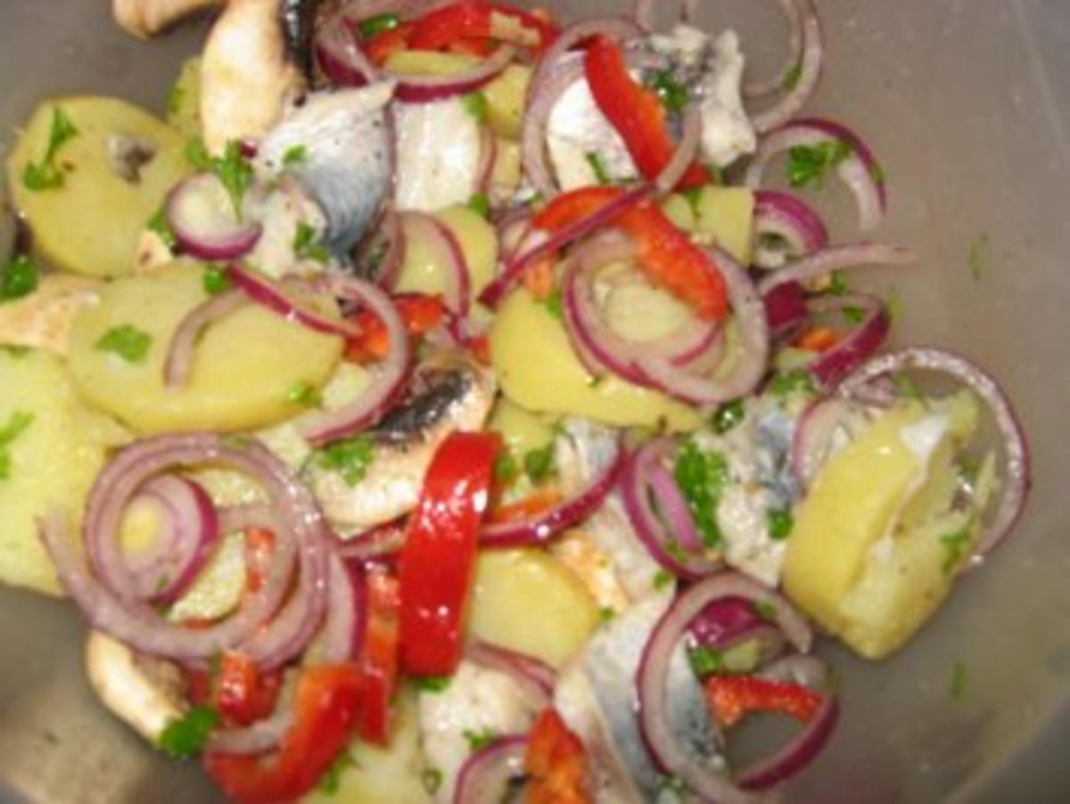 Kartoffelsalat mit Heringsfilet - Rezept