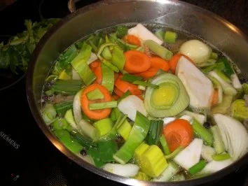 Rezept: Suppe: KLARER RINDERFOND auf Vorrat Bild Nr. 4 Suppe: KLARER RINDERFOND auf Vorrat - Rezept - Bild Nr. 4