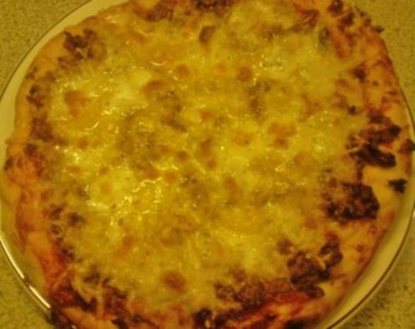Hackfleischpizza mit Pizzateig.....s.KB...Pizza Salami und Tomatensugo ...