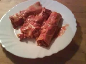 Cannelloni mit Frischkäse-Salami-Füllung und Tomatensoße - Rezept