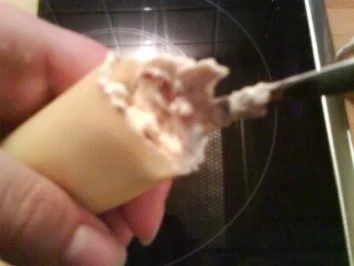 Cannelloni mit Frischkäse-Salami-Füllung und Tomatensoße - Rezept - Bild Nr. 3