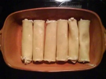 Cannelloni mit Frischkäse-Salami-Füllung und Tomatensoße - Rezept - Bild Nr. 4