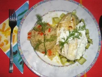 Rezept: Zanderfilet auf Dill-Gurken an Paprikareis Zanderfilet auf Dill-Gurken an Paprikareis - Rezept
