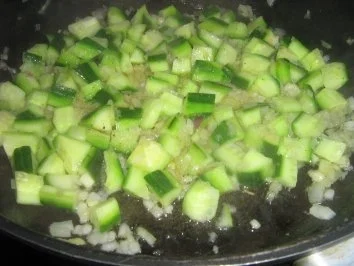 Rezept: Zanderfilet auf Dill-Gurken an Paprikareis Bild Nr. 6 Zanderfilet auf Dill-Gurken an Paprikareis - Rezept - Bild Nr. 6