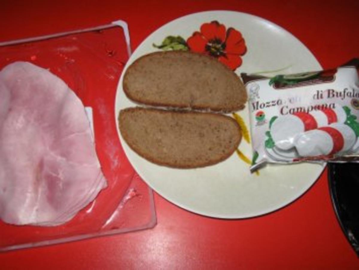 überbackenes Brot mit Schinken+Mozarella - Rezept - Bild Nr. 2