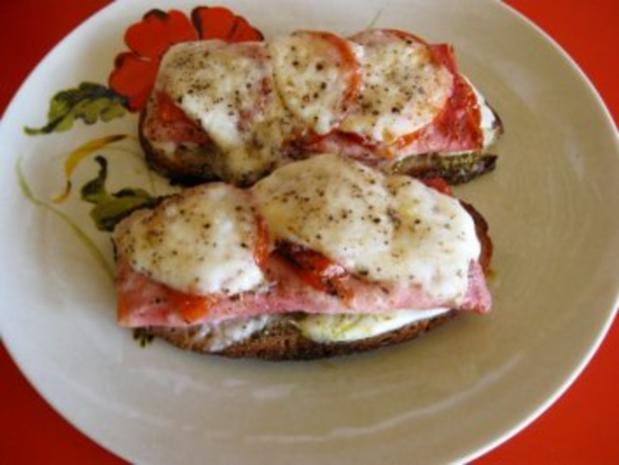 überbackenes Brot mit Schinken+Mozarella - Rezept - kochbar.de