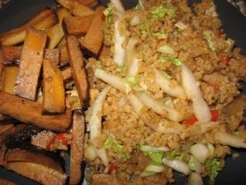 Bulgur-Wokpfanne mit Chinakohl und Räuchertofu - Rezept - Bild Nr. 3