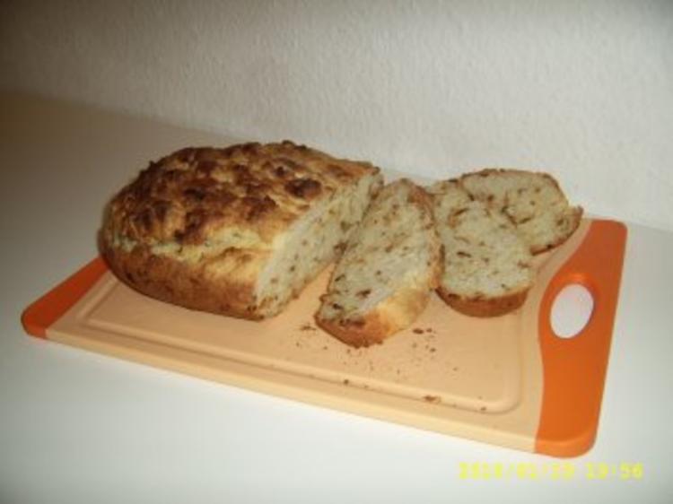 Buttermilch Zwiebel Brot - einfach - 175 kcal/100g