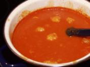 Tomatensuppe mit Käseklößchen - Rezept